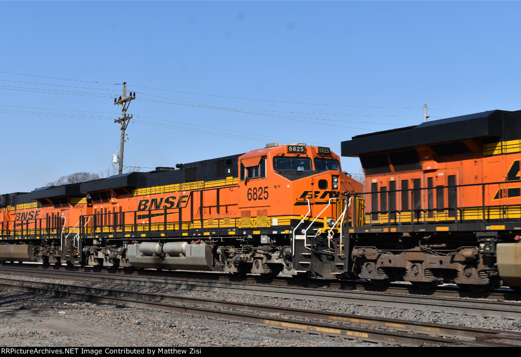 BNSF 6825